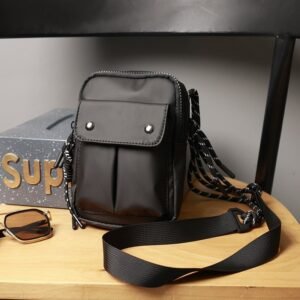 Men And Women’s Personalized Casual Crossbody Bags Are Fashionable