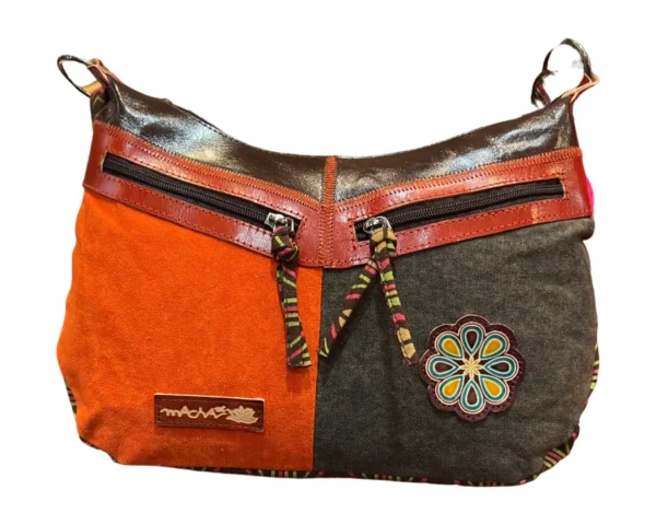 Un sac à main coloré avec un motif floral sur le devant, ajoutant une touche de charme et de vivacité.