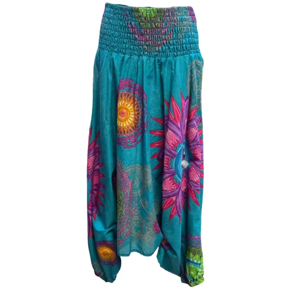 Pantalon coloré pour femmes avec un motif floral vibrant et attrayant.