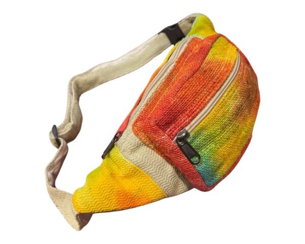 Sac banane au design tie-dye coloré, parfait pour ajouter une touche vibrante à votre tenue.