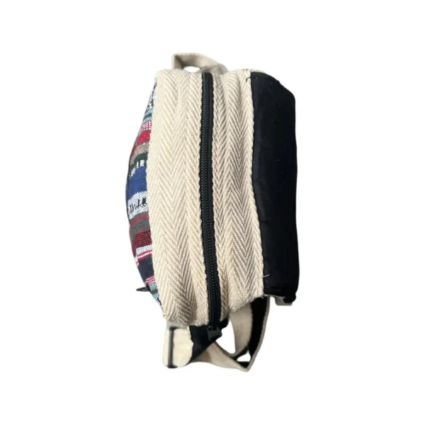 Sac messager en jute naturel, alliant durabilité et style, idéal pour un usage quotidien.
