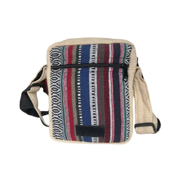 Sac messager en jute naturel, alliant durabilité et style, idéal pour un usage quotidien.