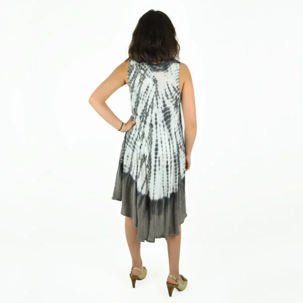 Robe d’été tie-dye sans manches avec imprimé coquillage jaune et motifs palmiers, coupe fluide mi-longue – vue de face