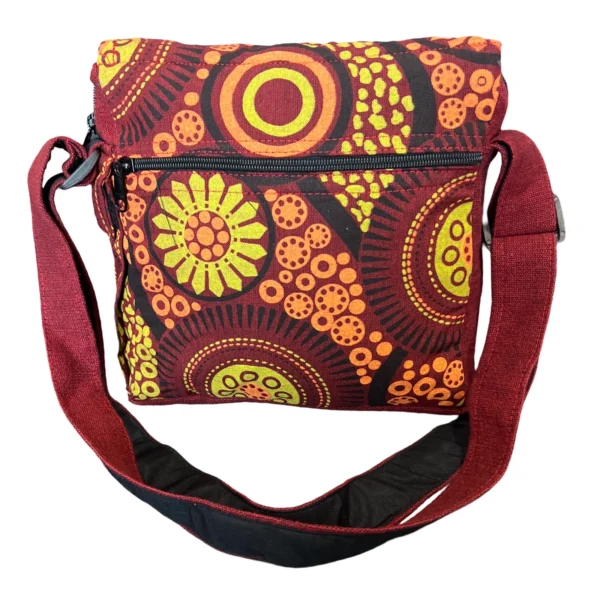 Vue arrière du sac en chanvre artisanal avec poche zippée