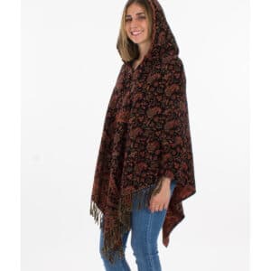 Poncho à Capuche Bohème Chic – Motifs Cachemire & Franges