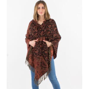 Poncho à Capuche Bohème Chic – Motifs Cachemire & Franges