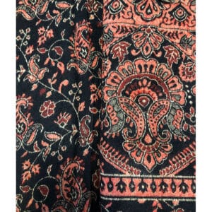 Poncho à Capuche Bohème Chic – Motifs Cachemire & Franges