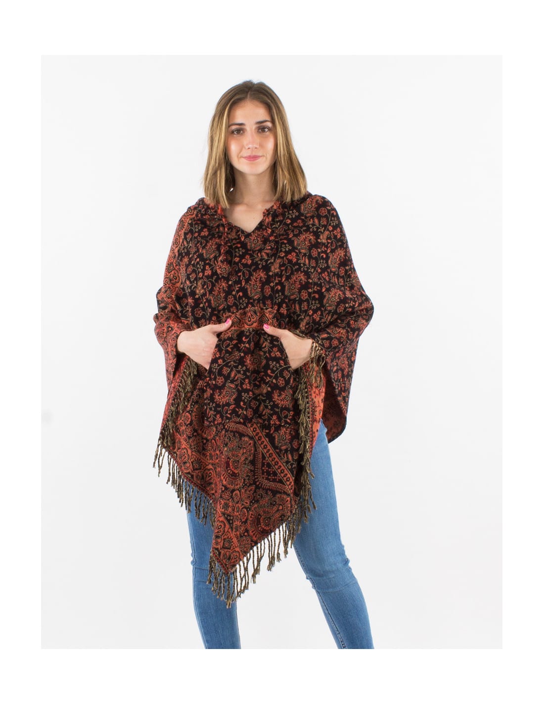 Poncho à Capuche Bohème Chic – Motifs Cachemire & Franges