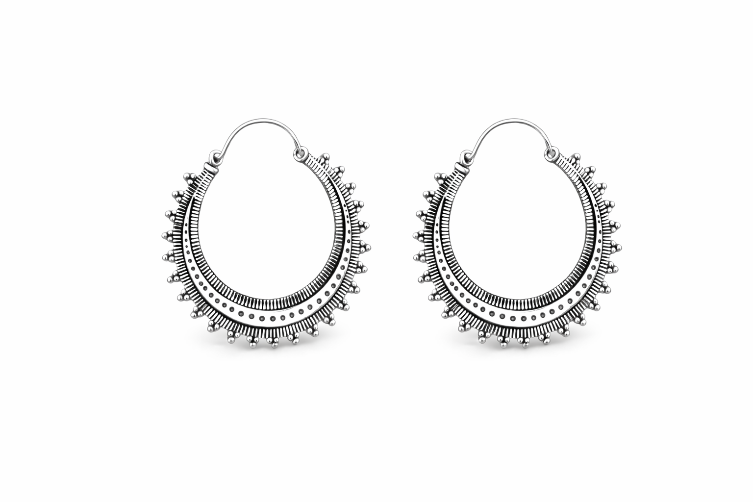 Boucles d’Oreilles Créoles Bohèmes en Laiton – Bijoux Ethniques Artisanaux Fabriqués en Inde